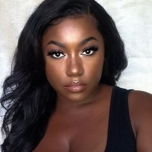 Meet your Posher, Lola